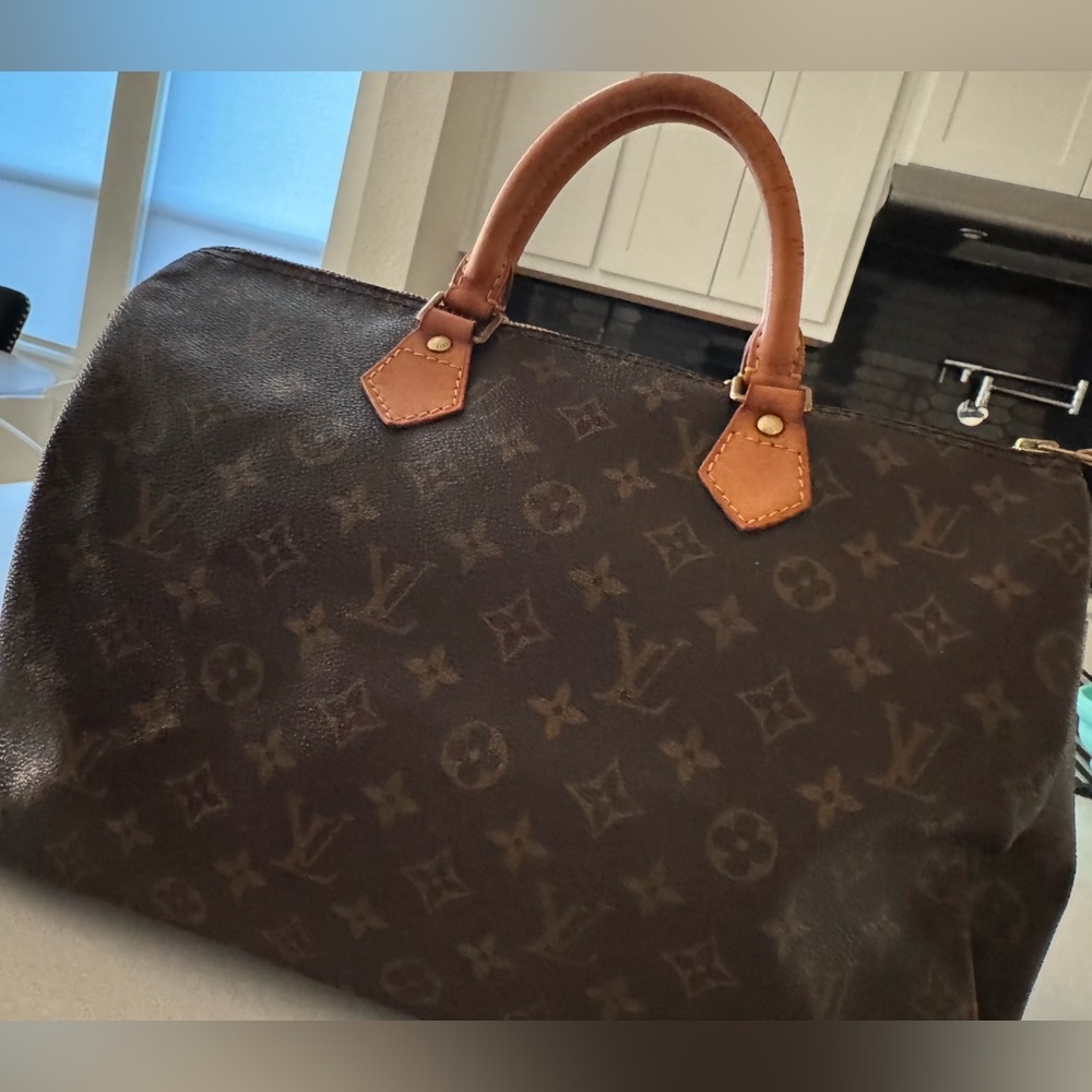 Louis Vuitton (LV) speedy 35. SOLD
